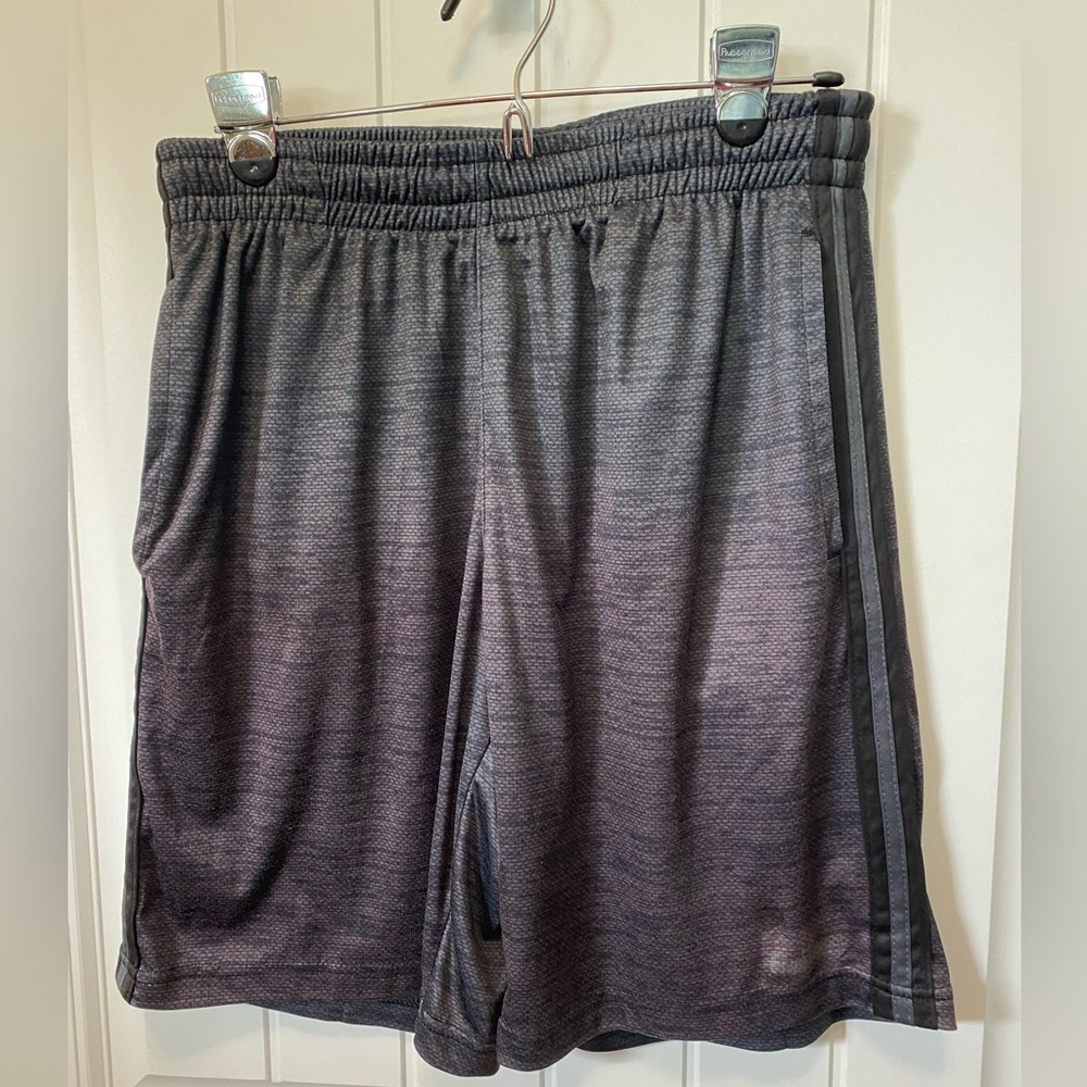 Spalding  gray drawstring shorts. Size Medium. Side racer stripe.